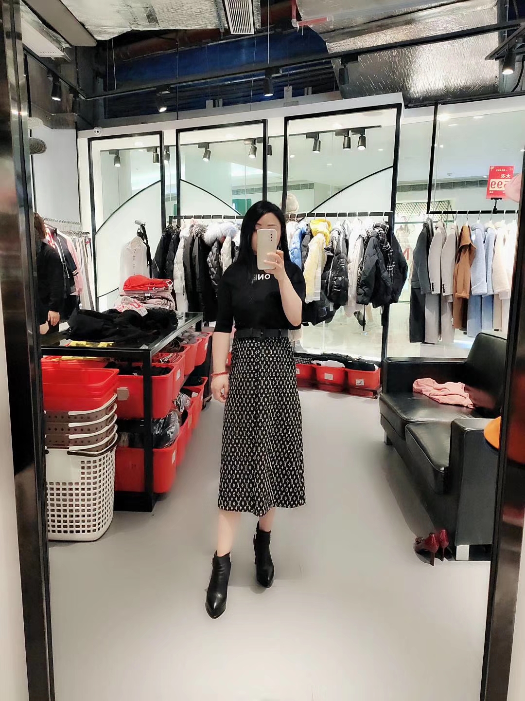 喜欢肉肉的女生进，脸圆波大。