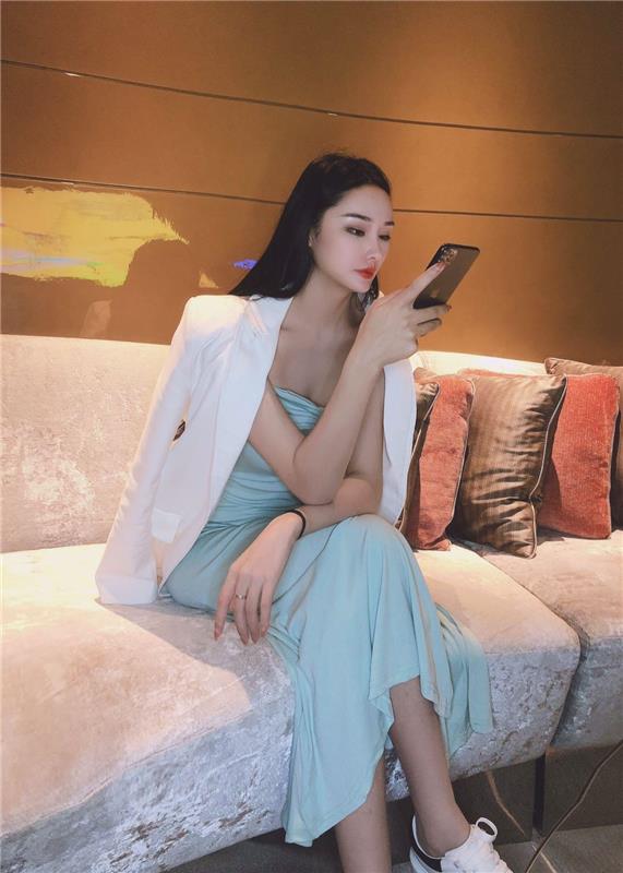 可甜可颜的网红舒冉